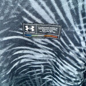 Under Armour Men's Hoodie- large